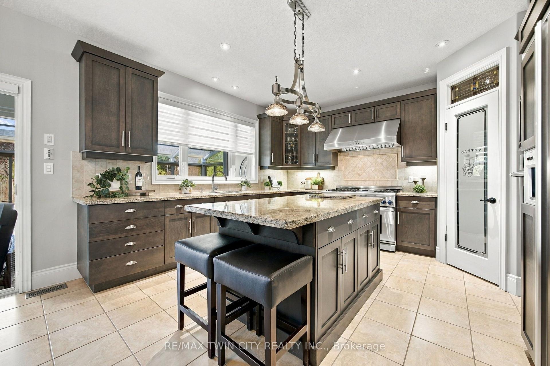 Photo 14 of 209 Longview Crescent, Kitchener, Pioneer Tower West — HOMEH