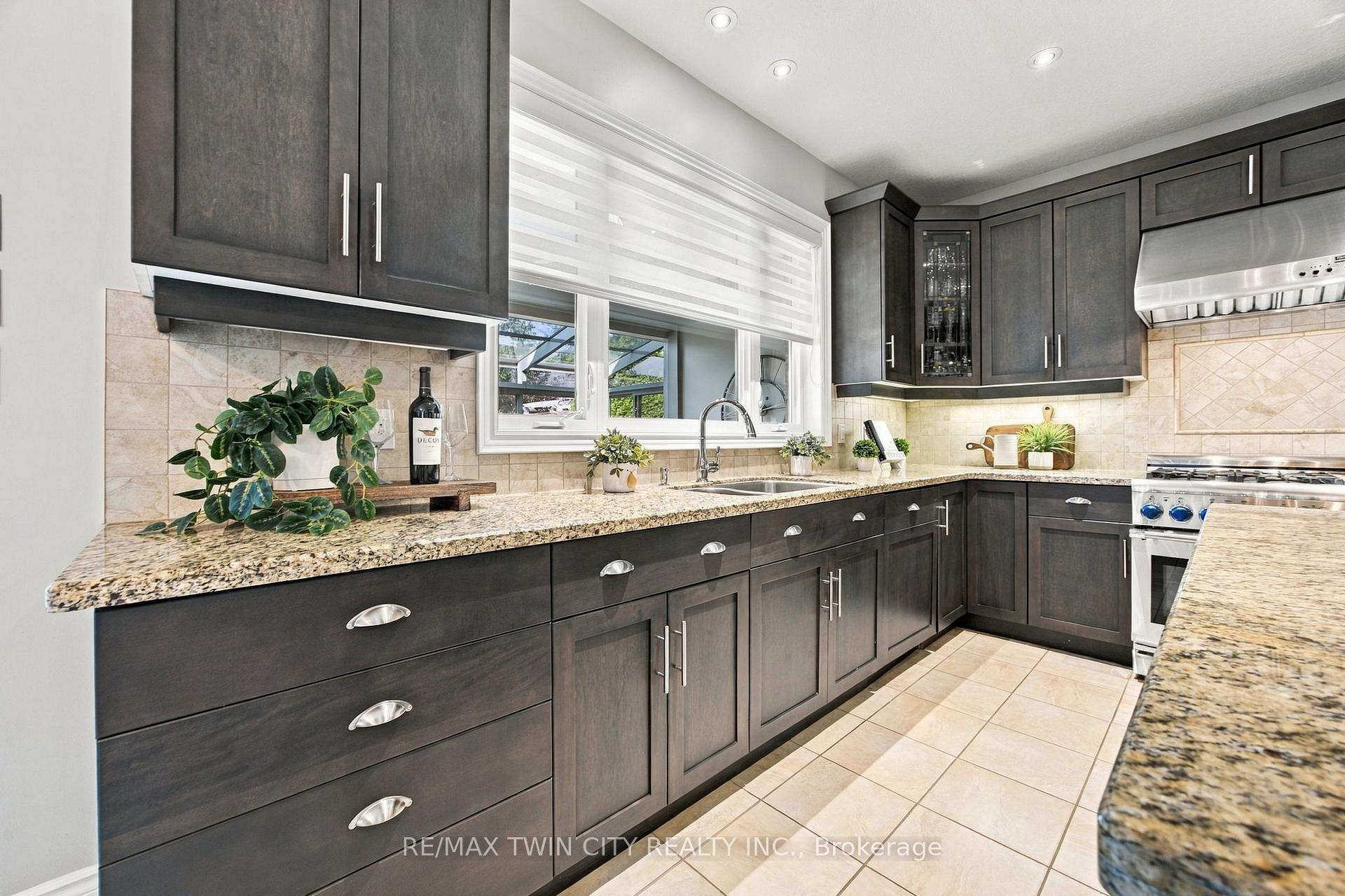 Photo 15 of 209 Longview Crescent, Kitchener, Pioneer Tower West — HOMEH