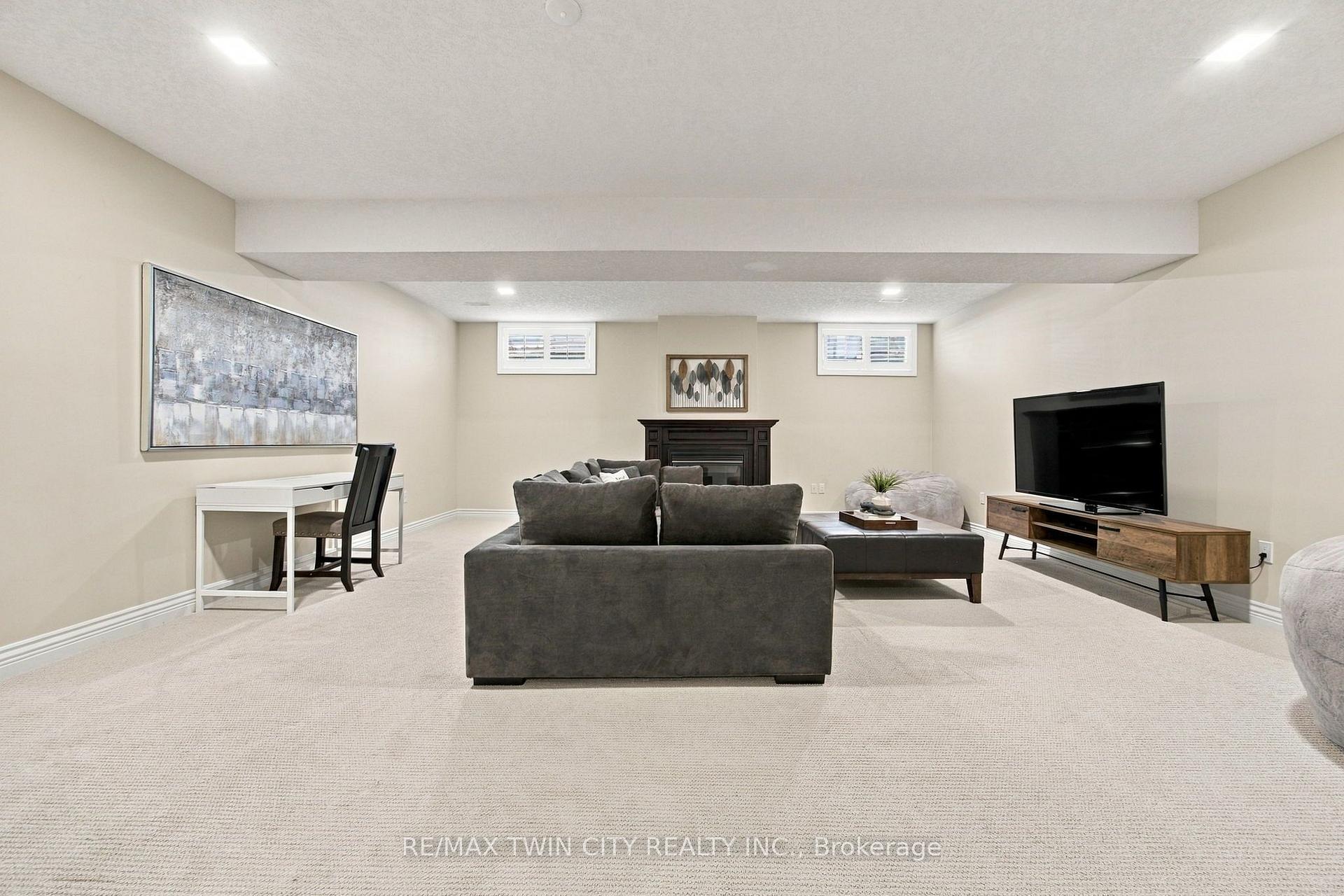Photo 24 of 209 Longview Crescent, Kitchener, Pioneer Tower West — HOMEH