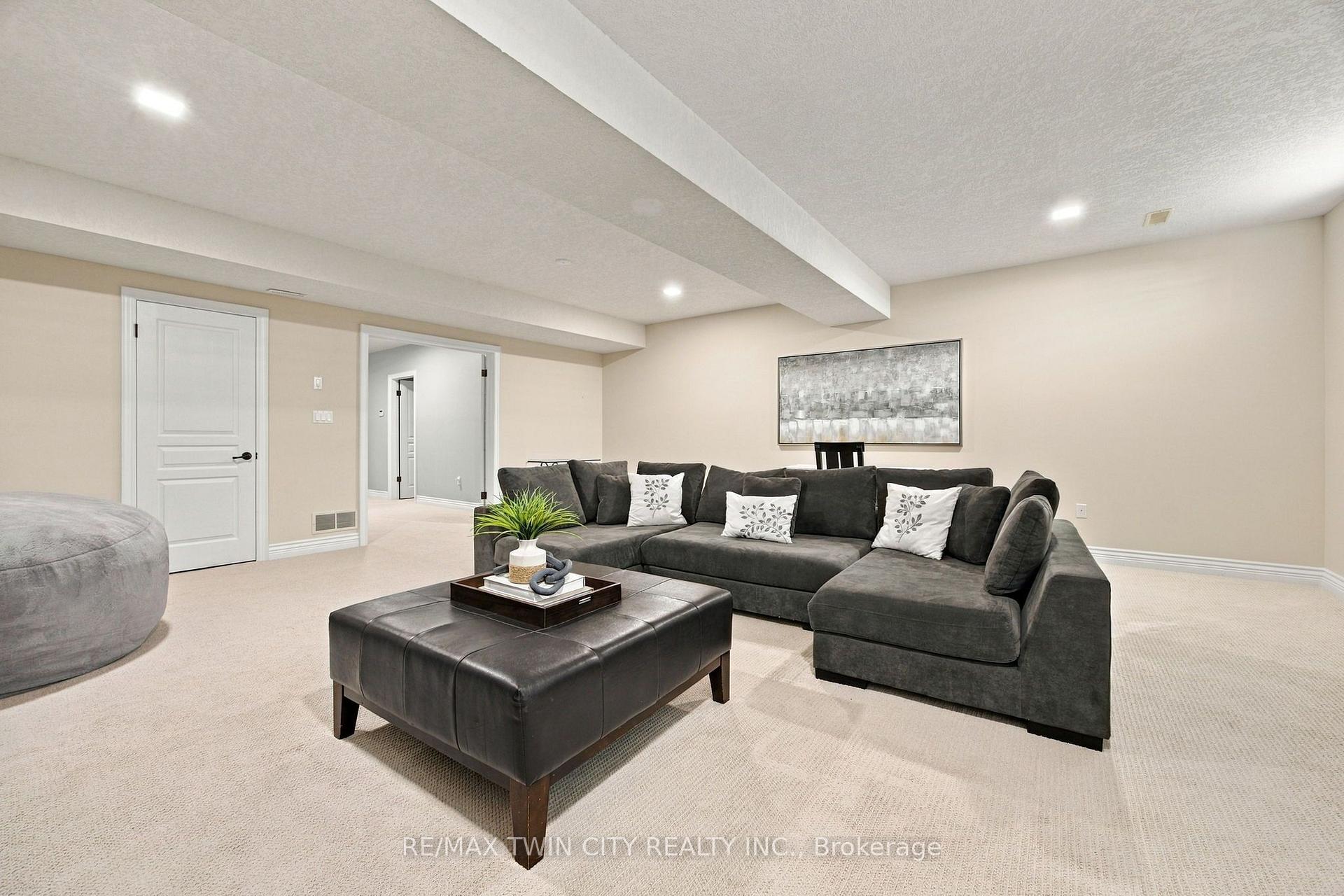 Photo 25 of 209 Longview Crescent, Kitchener, Pioneer Tower West — HOMEH