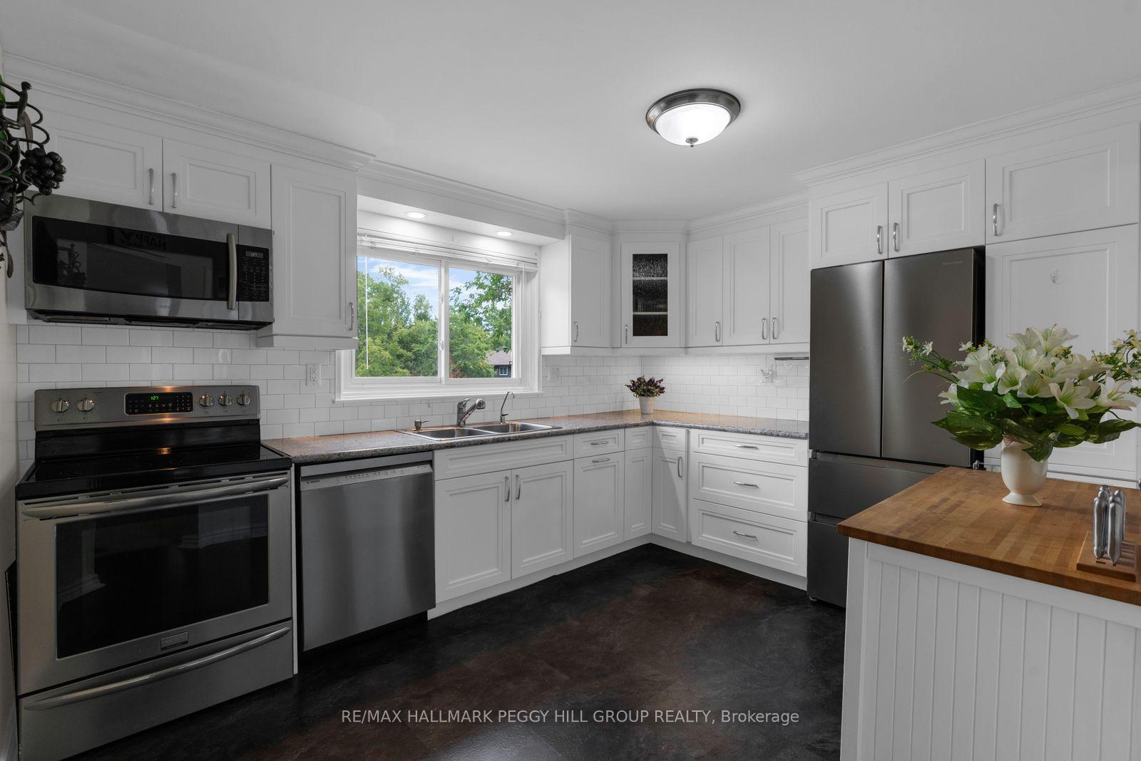 Photo 2 of Unit 4, 233 Innisfil Street, Barrie, Allandale Centre — HOMEH