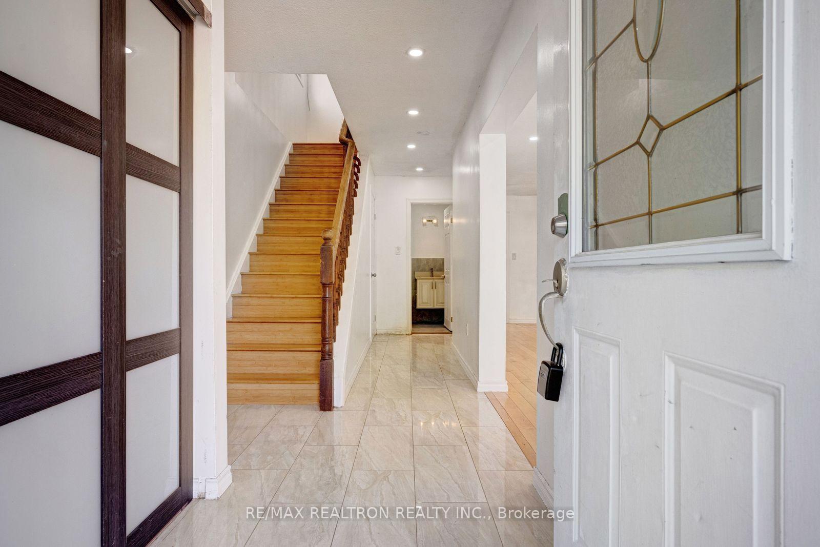 Photo 4 of 6446 Chaumont Crescent, Mississauga, Meadowvale — HOMEH