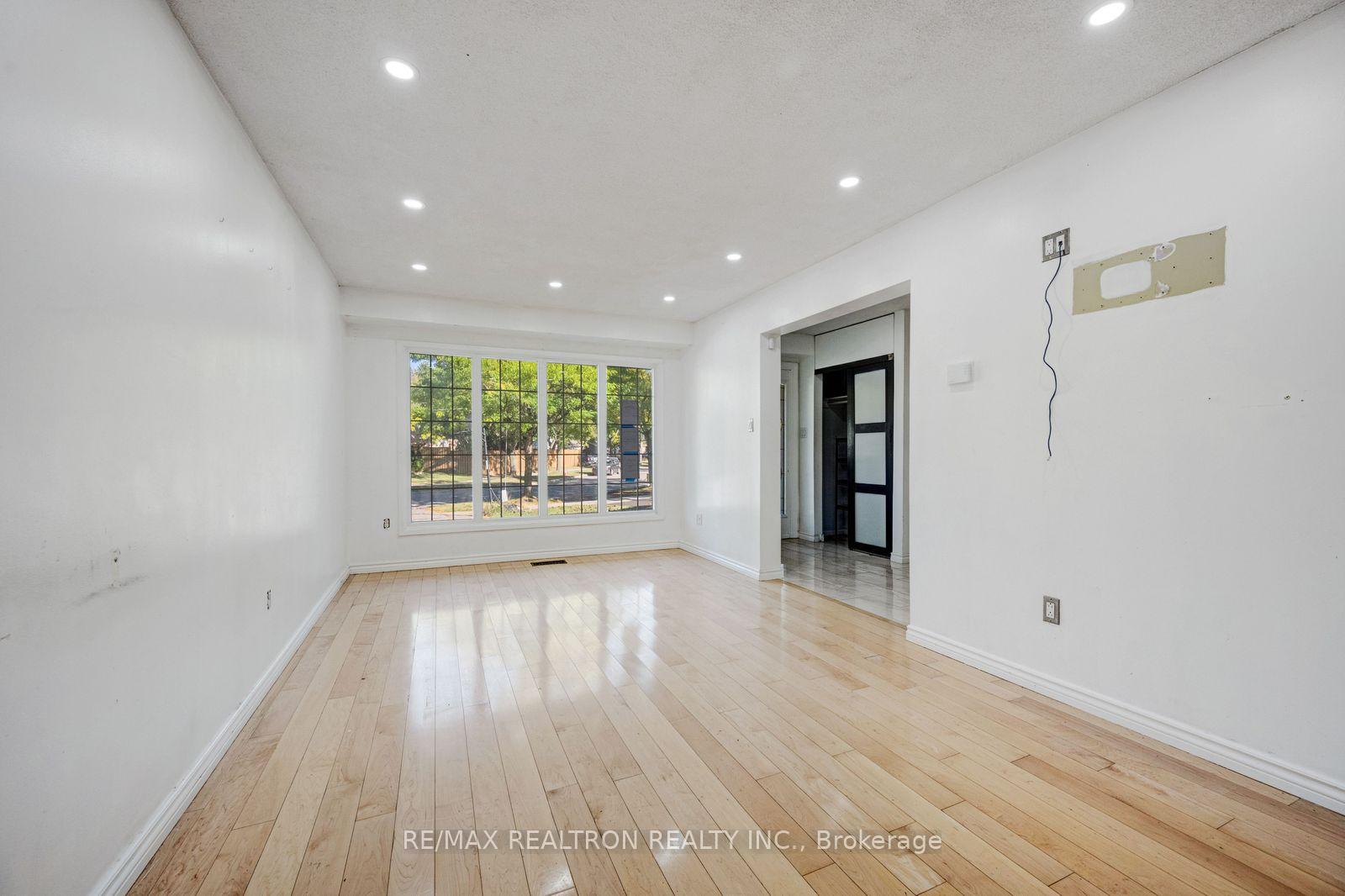 Photo 5 of 6446 Chaumont Crescent, Mississauga, Meadowvale — HOMEH