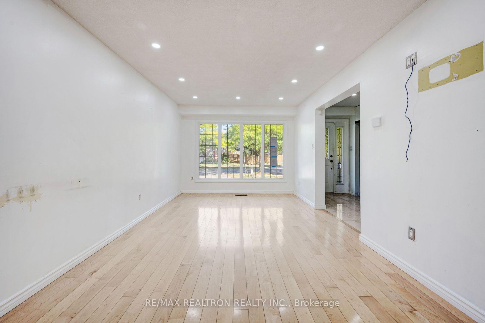 Photo 7 of 6446 Chaumont Crescent, Mississauga, Meadowvale — HOMEH