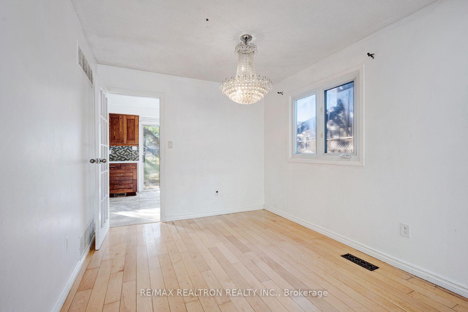 Photo 8 of 6446 Chaumont Crescent, Mississauga, Meadowvale — HOMEH