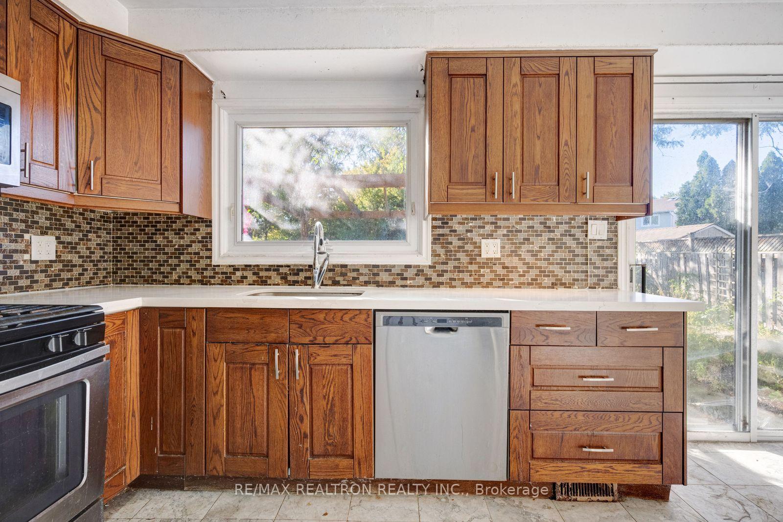 Photo 12 of 6446 Chaumont Crescent, Mississauga, Meadowvale — HOMEH