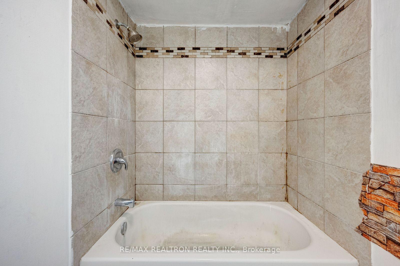 Photo 23 of 6446 Chaumont Crescent, Mississauga, Meadowvale — HOMEH