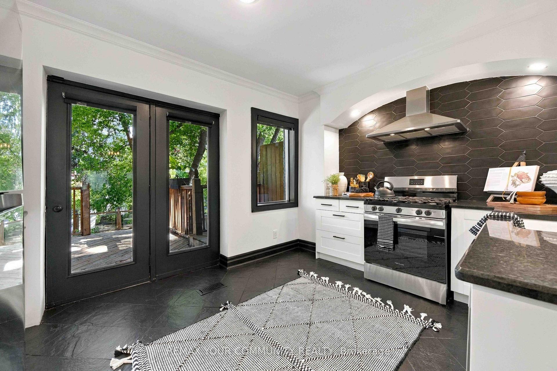Photo 12 of 263 Waverley Road, Toronto, The Beaches — HOMEH