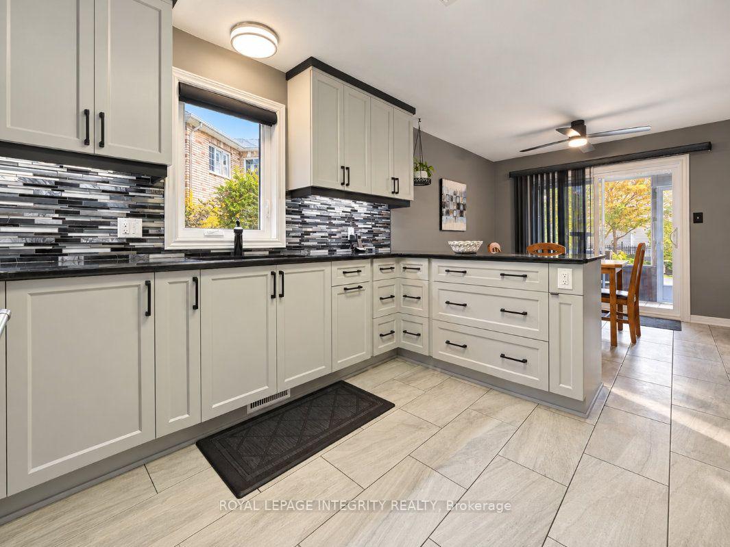 Photo 16 of 4 Mary Hill Crescent, Ottawa, Richmond — HOMEH