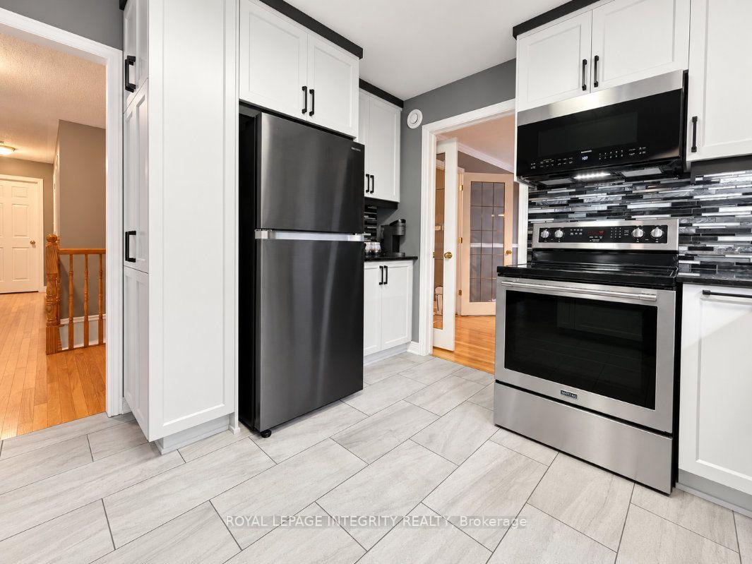 Photo 18 of 4 Mary Hill Crescent, Ottawa, Richmond — HOMEH