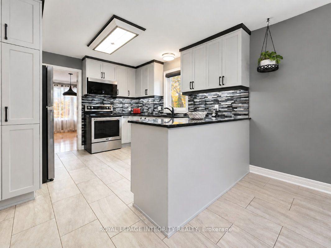 Photo 19 of 4 Mary Hill Crescent, Ottawa, Richmond — HOMEH