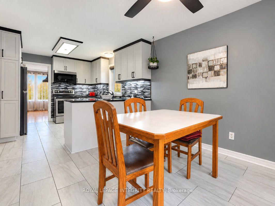 Photo 23 of 4 Mary Hill Crescent, Ottawa, Richmond — HOMEH