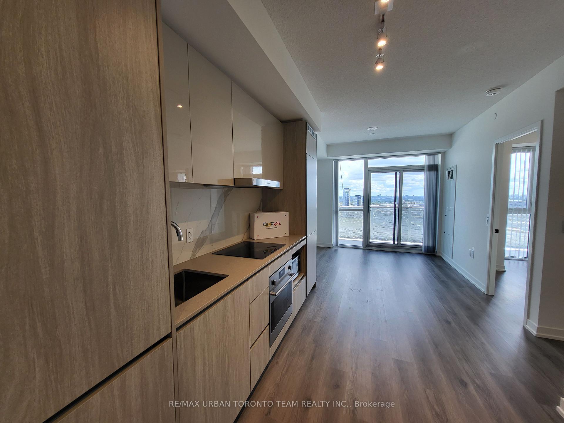 Photo 3 of Unit 3907, 28 Interchange Way, Vaughan, Vaughan Corporate Centre — HOMEH