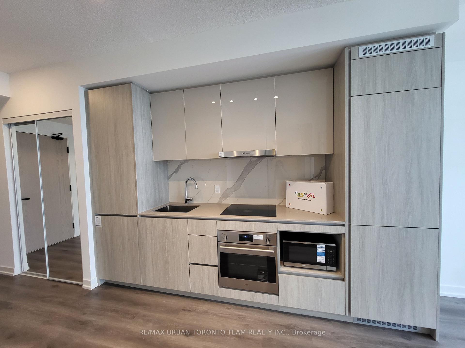 Photo 5 of Unit 3907, 28 Interchange Way, Vaughan, Vaughan Corporate Centre — HOMEH