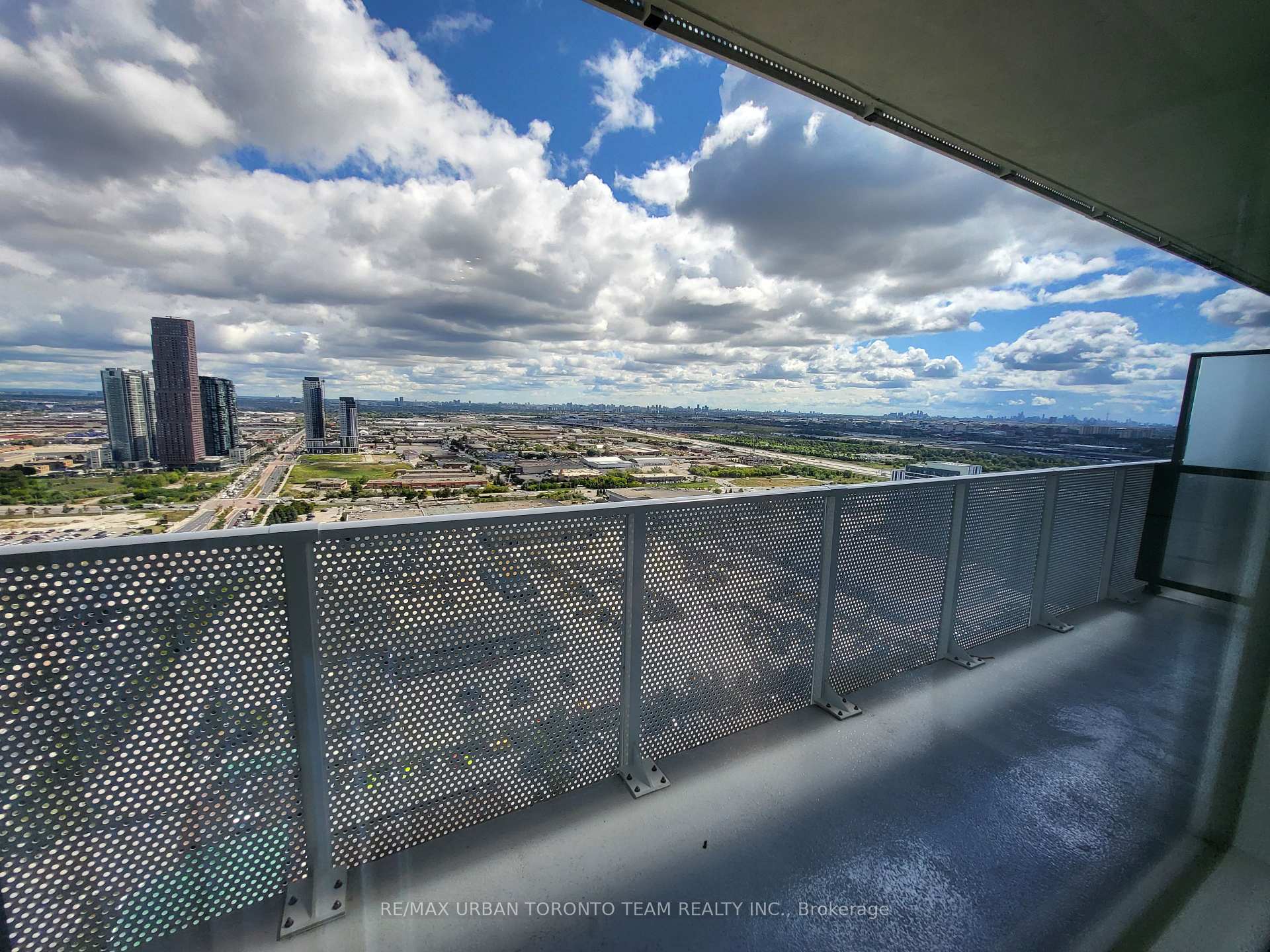 Photo 8 of Unit 3907, 28 Interchange Way, Vaughan, Vaughan Corporate Centre — HOMEH