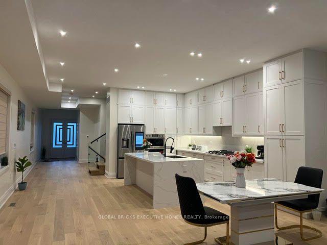 Photo 2 of 25A Pine Avenue N, Mississauga, Port Credit — HOMEH
