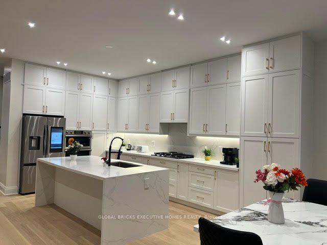 Photo 3 of 25A Pine Avenue N, Mississauga, Port Credit — HOMEH