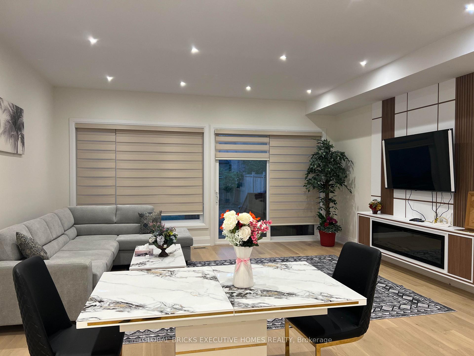 Photo 5 of 25A Pine Avenue N, Mississauga, Port Credit — HOMEH