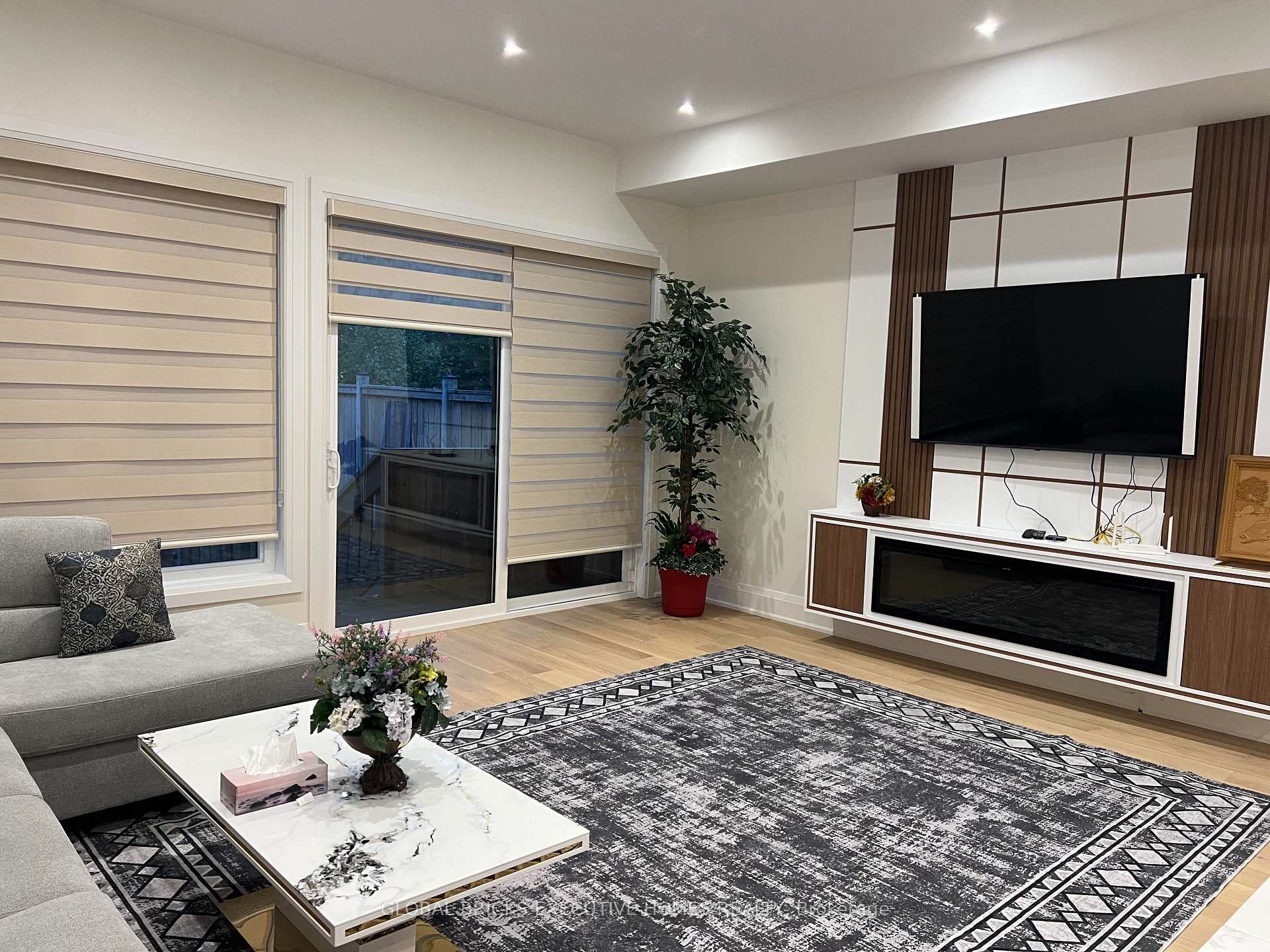 Photo 6 of 25A Pine Avenue N, Mississauga, Port Credit — HOMEH