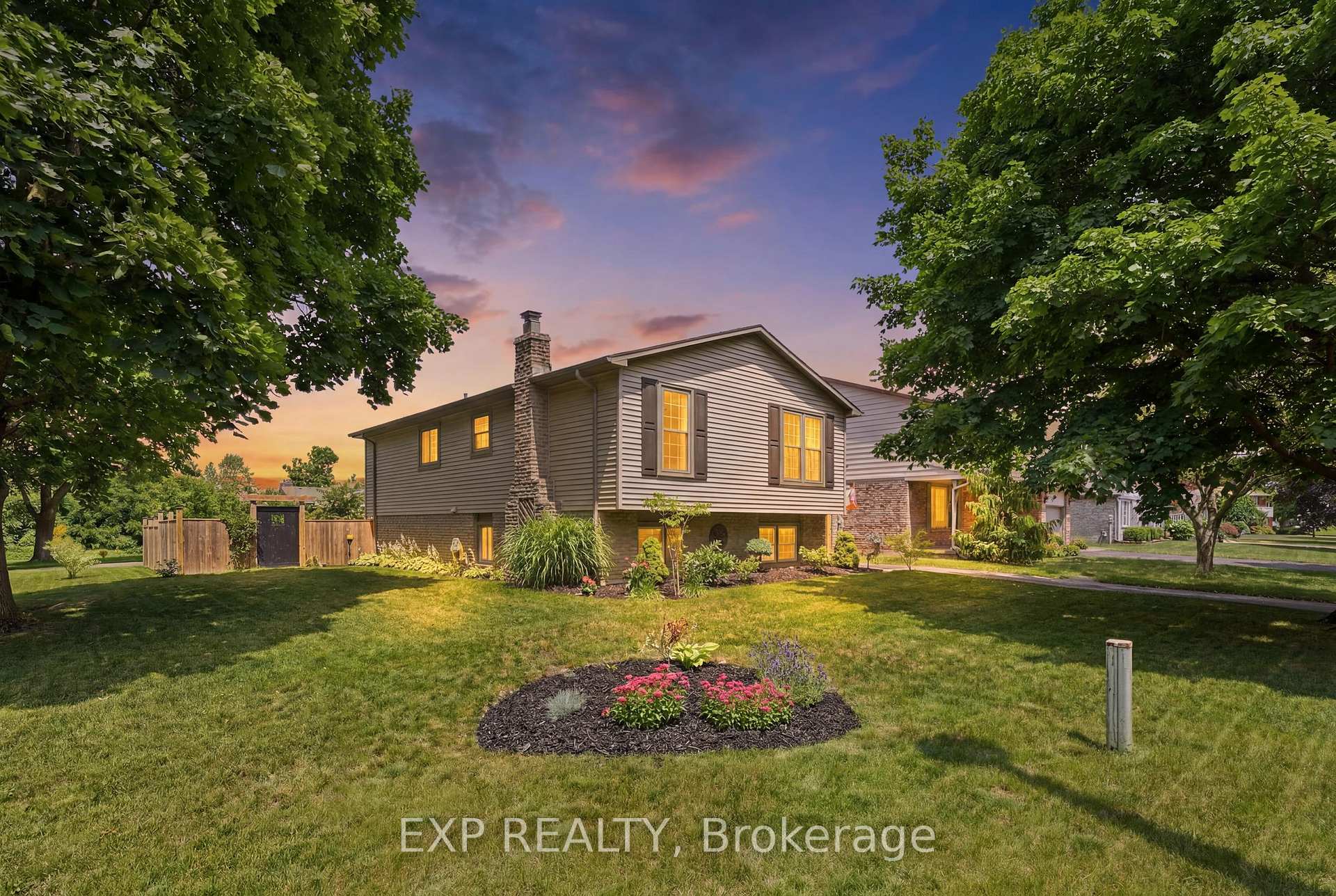 Photo 2 of 72 Crestlynn Crescent, Norfolk, Simcoe — HOMEH