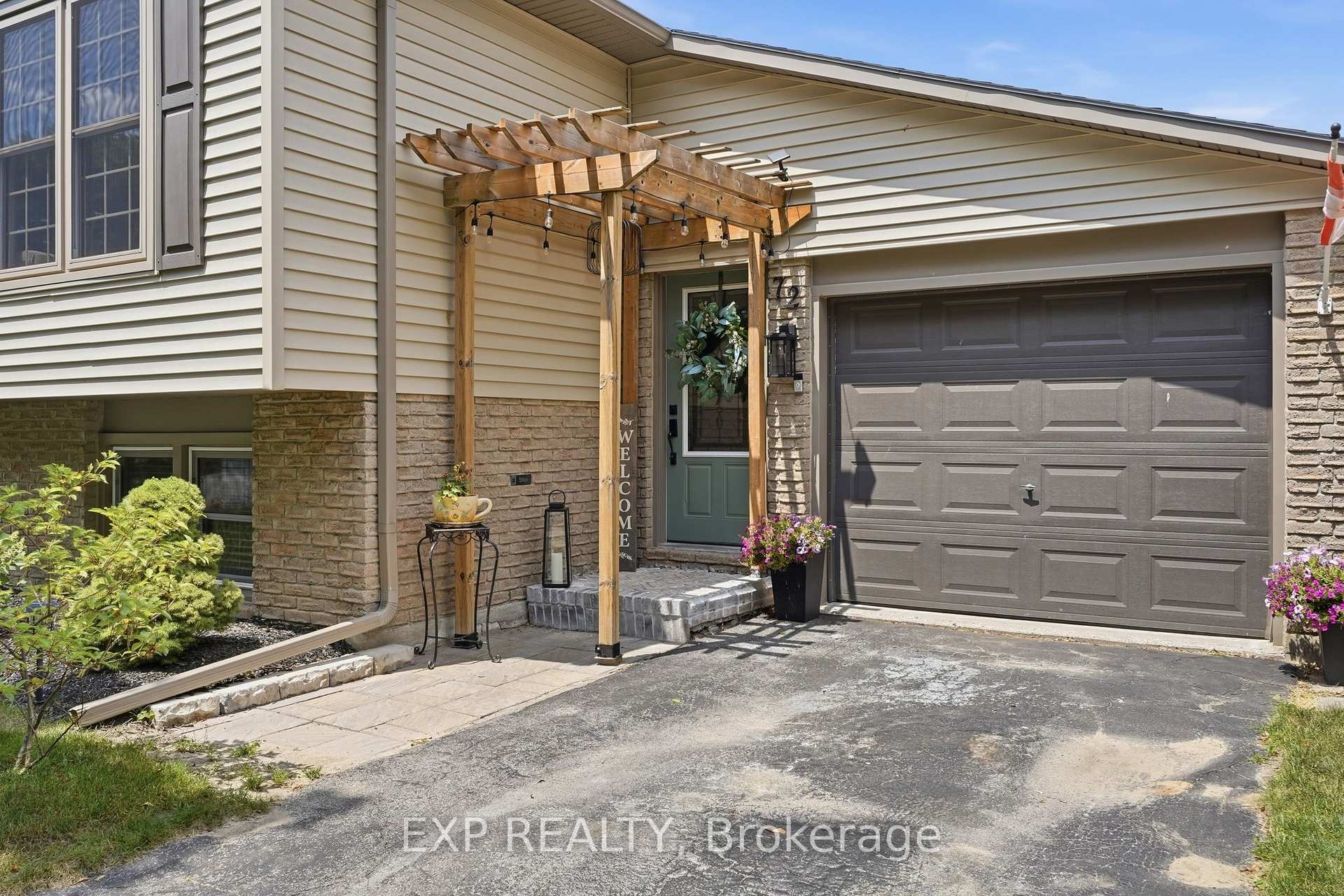 Photo 3 of 72 Crestlynn Crescent, Norfolk, Simcoe — HOMEH