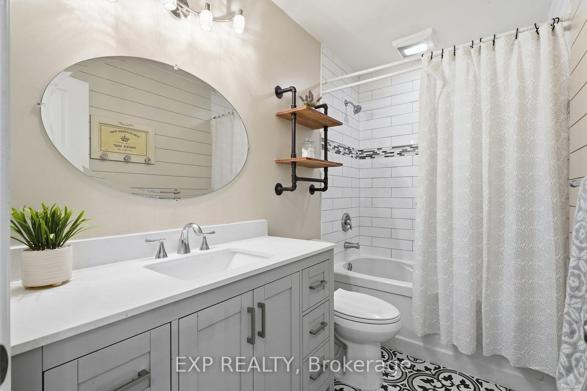 Photo 17 of 72 Crestlynn Crescent, Norfolk, Simcoe — HOMEH