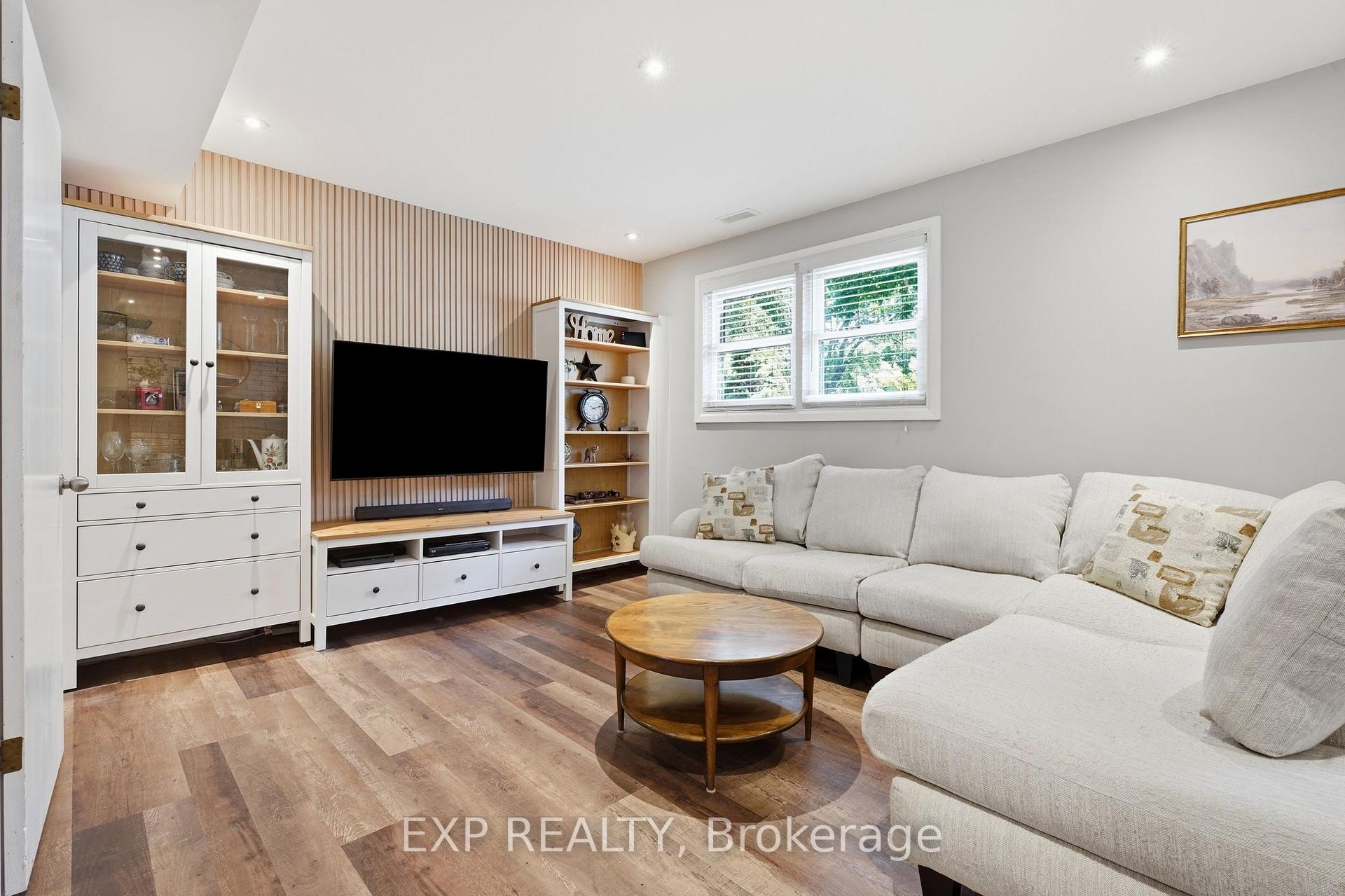 Photo 24 of 72 Crestlynn Crescent, Norfolk, Simcoe — HOMEH