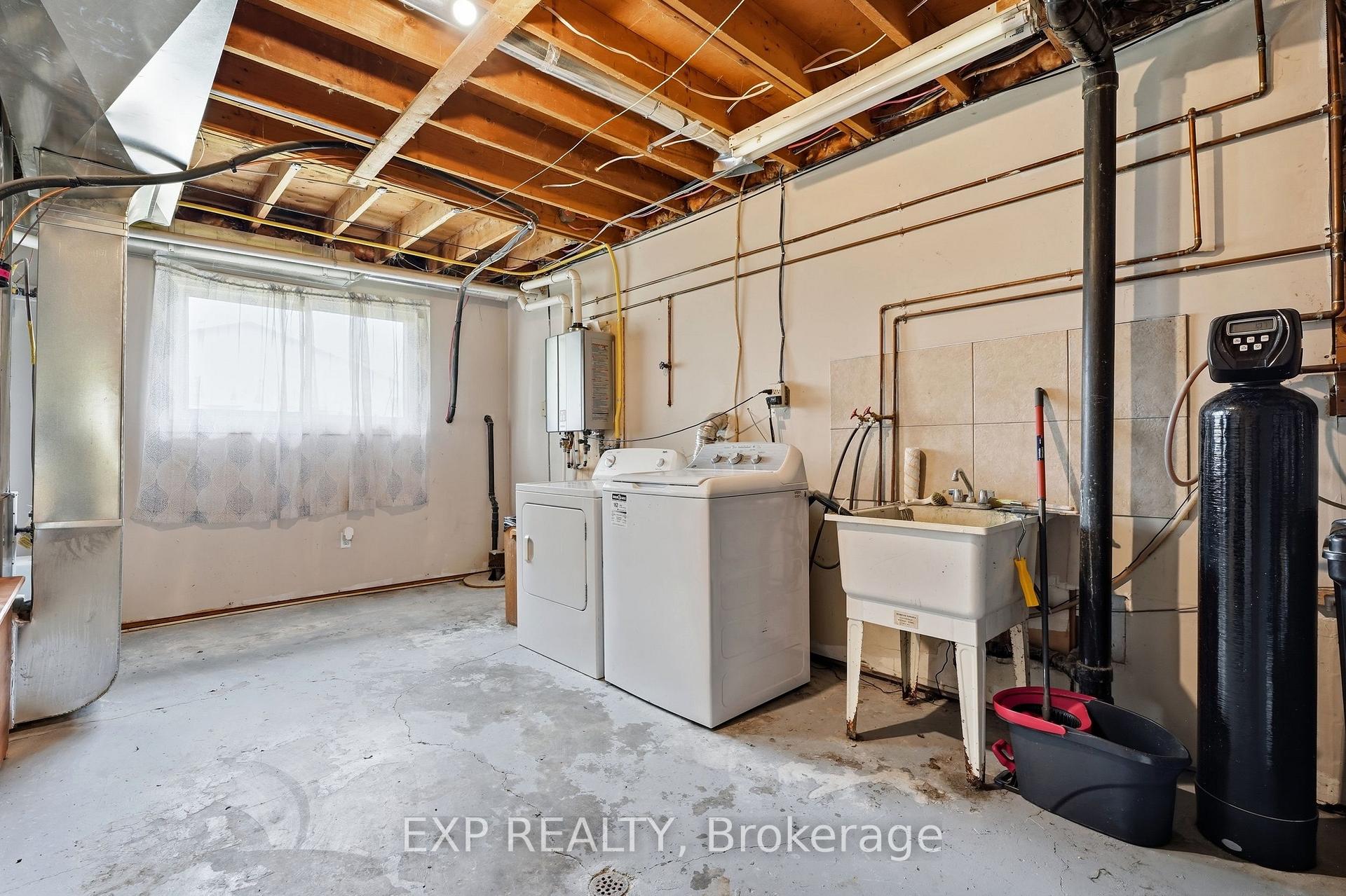 Photo 32 of 72 Crestlynn Crescent, Norfolk, Simcoe — HOMEH