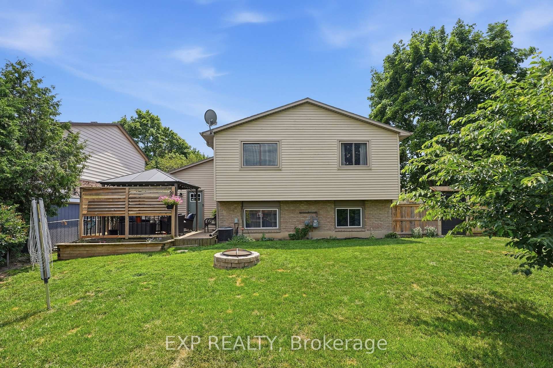 Photo 35 of 72 Crestlynn Crescent, Norfolk, Simcoe — HOMEH