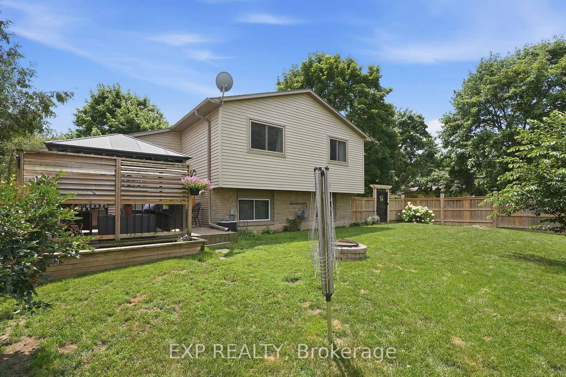 Photo 36 of 72 Crestlynn Crescent, Norfolk, Simcoe — HOMEH