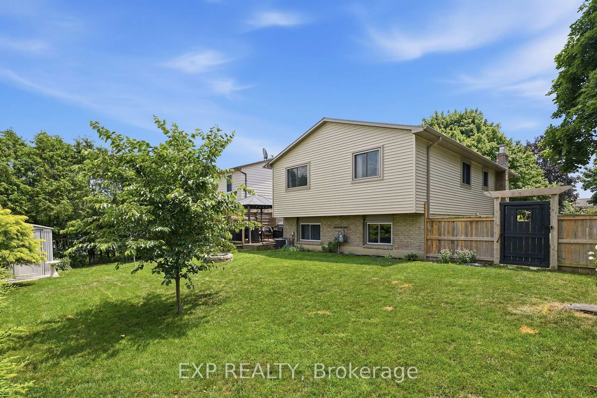 Photo 37 of 72 Crestlynn Crescent, Norfolk, Simcoe — HOMEH