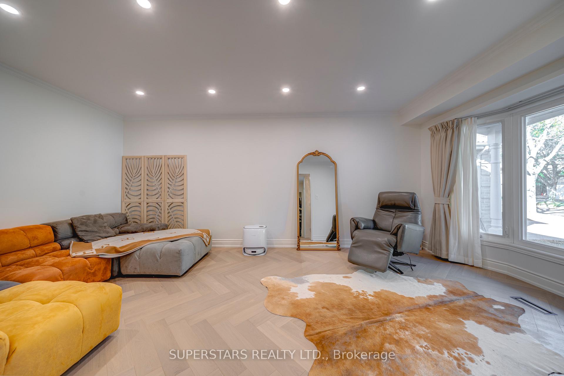 Photo 5 of 29 Barlow Road, Markham, Unionville — HOMEH