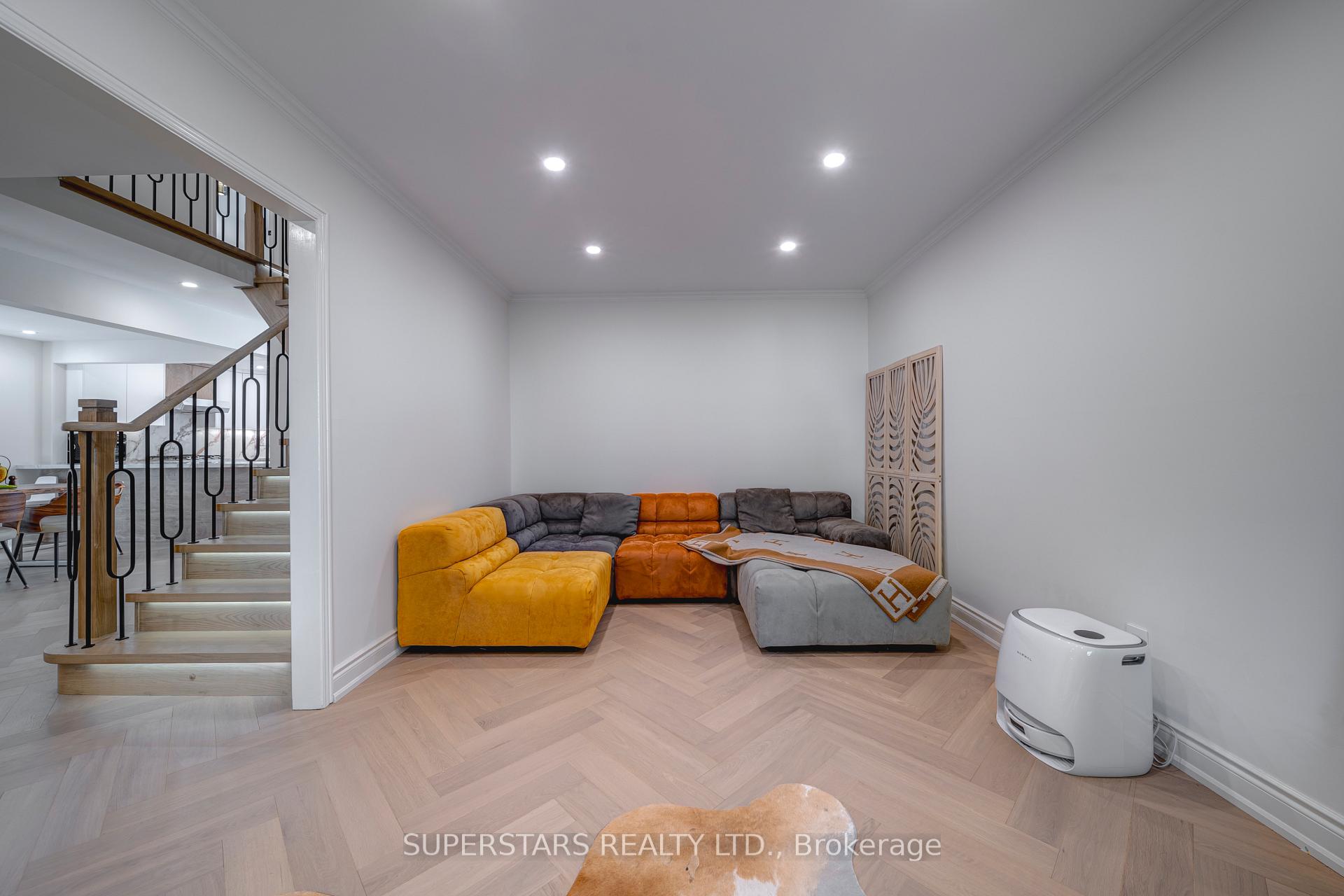Photo 7 of 29 Barlow Road, Markham, Unionville — HOMEH