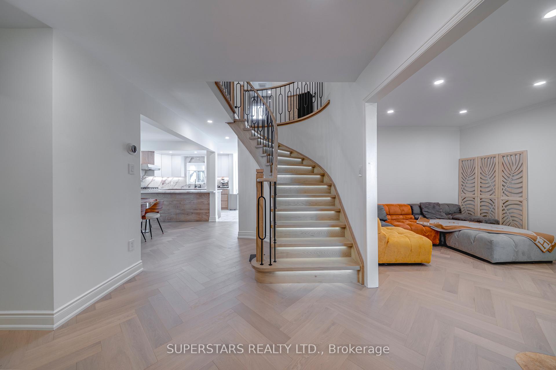 Photo 13 of 29 Barlow Road, Markham, Unionville — HOMEH