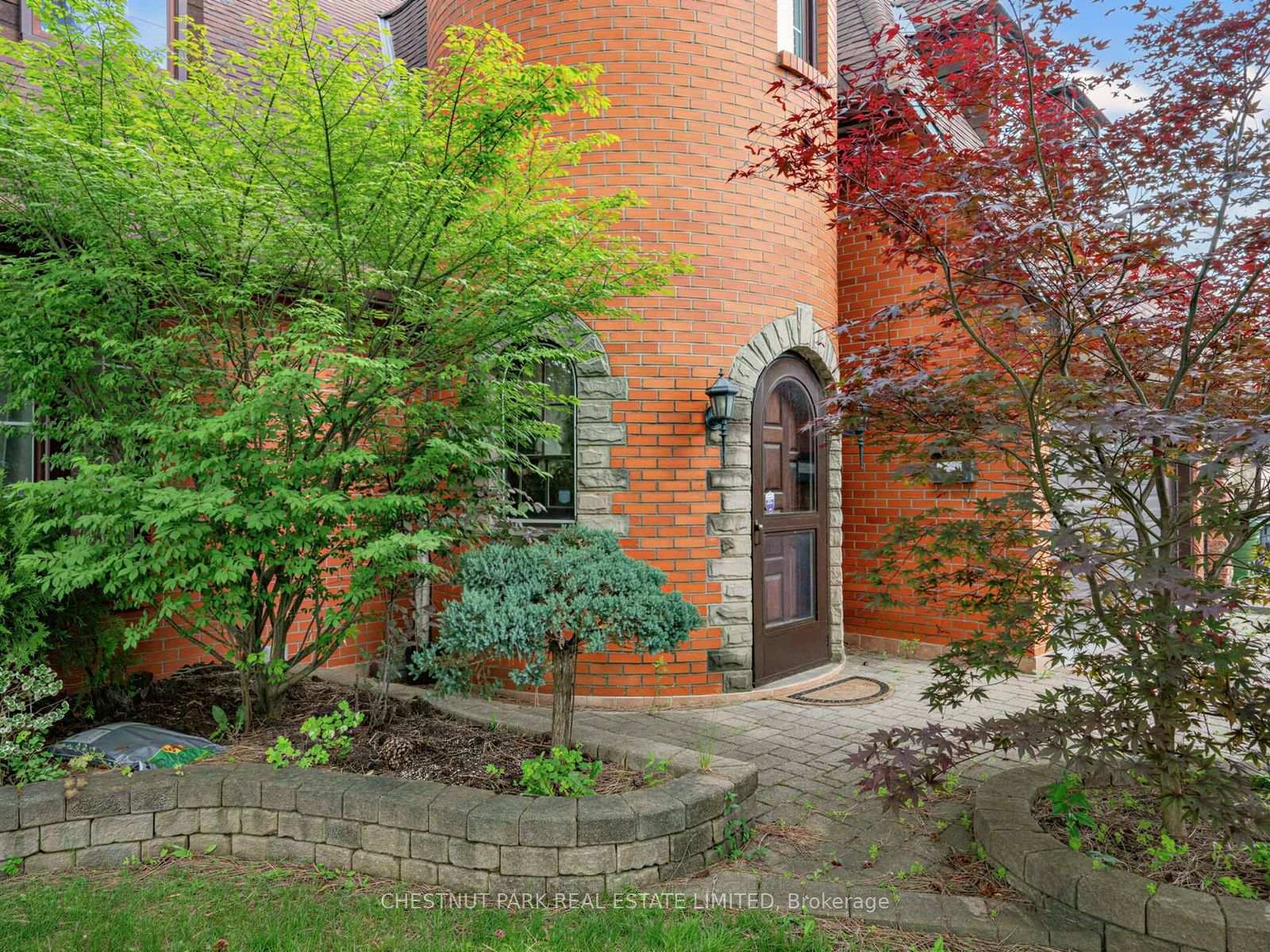 Photo 4 of 59 Chipstead Road, North York, Banbury-Don Mills — HOMEH