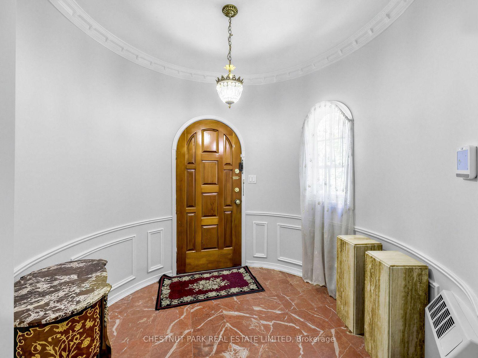 Photo 5 of 59 Chipstead Road, North York, Banbury-Don Mills — HOMEH