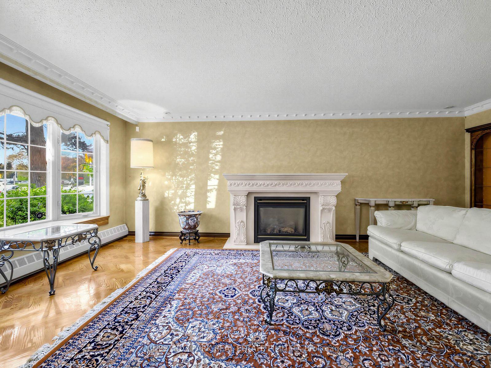 Photo 8 of 59 Chipstead Road, North York, Banbury-Don Mills — HOMEH