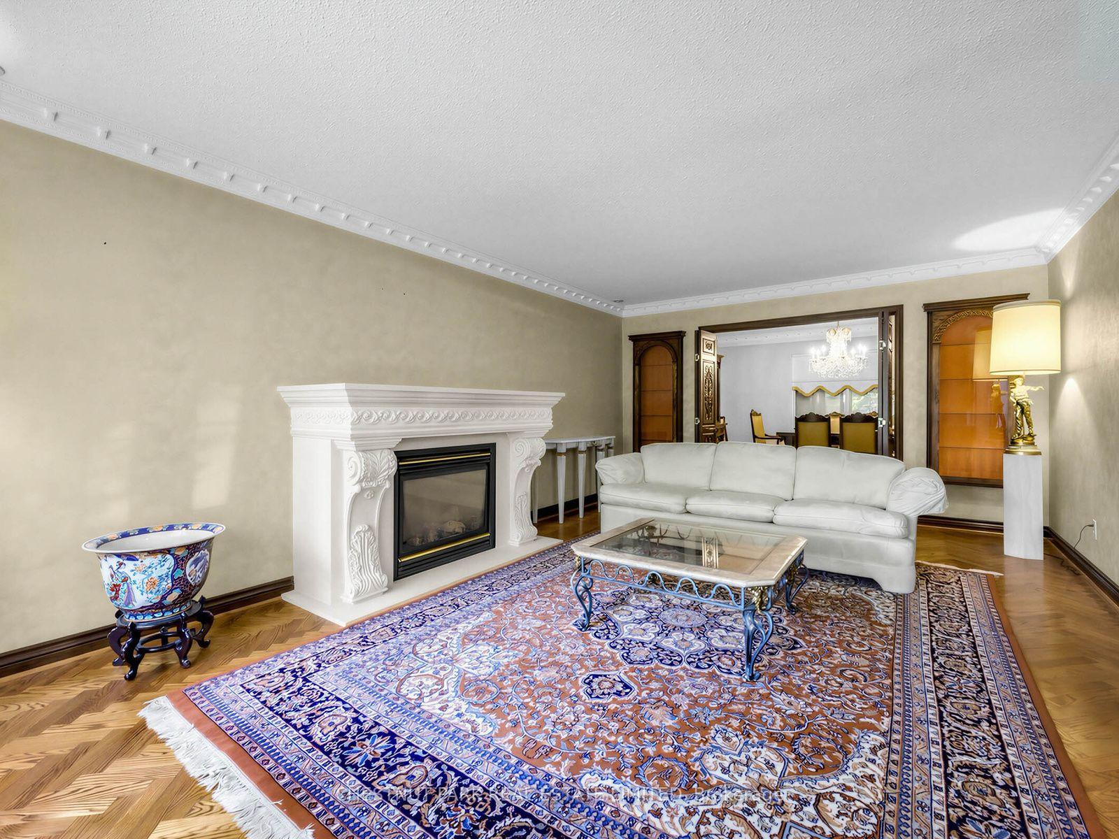 Photo 9 of 59 Chipstead Road, North York, Banbury-Don Mills — HOMEH