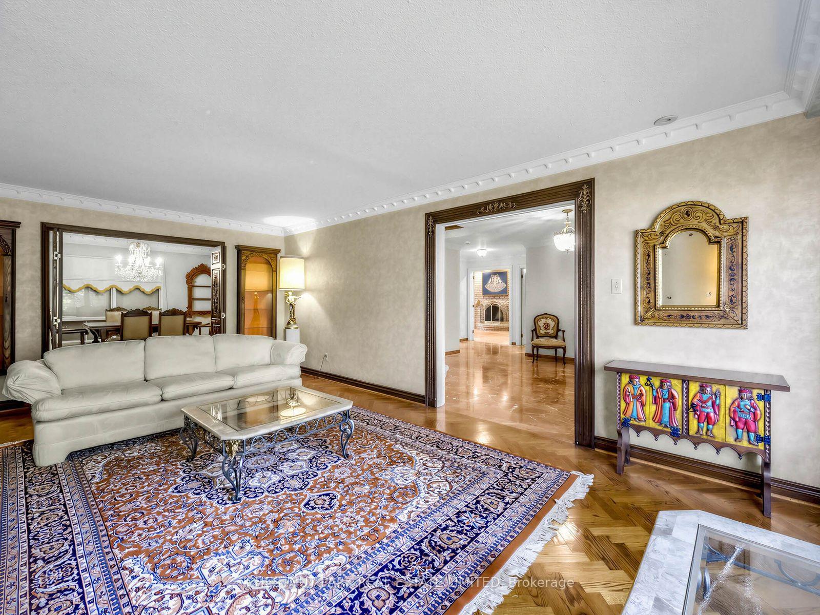 Photo 10 of 59 Chipstead Road, North York, Banbury-Don Mills — HOMEH
