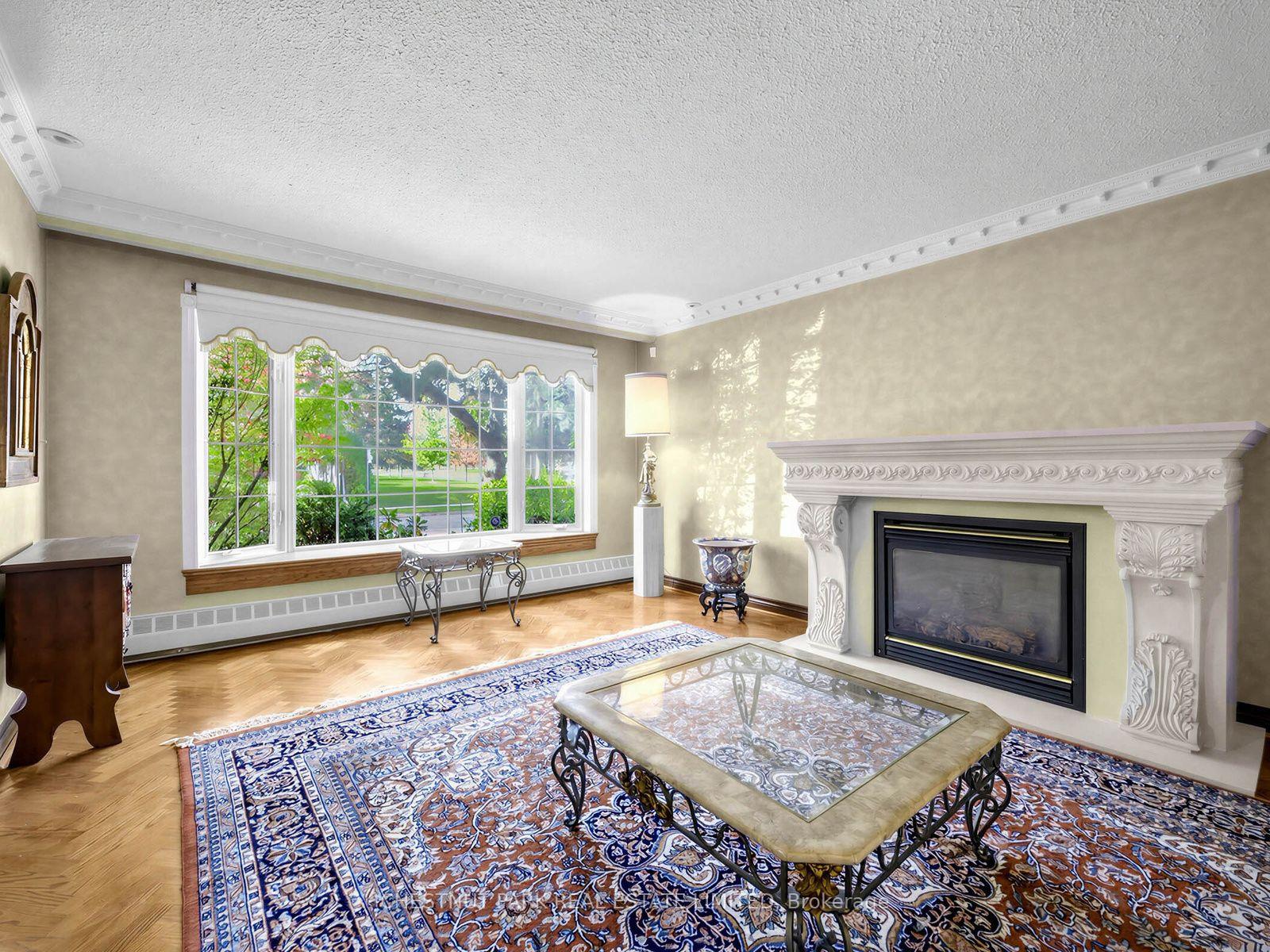 Photo 11 of 59 Chipstead Road, North York, Banbury-Don Mills — HOMEH