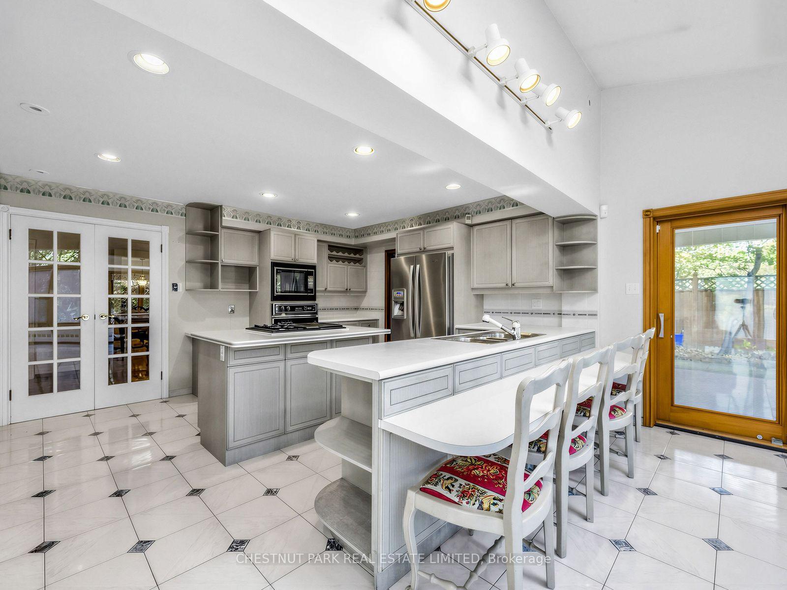 Photo 18 of 59 Chipstead Road, North York, Banbury-Don Mills — HOMEH