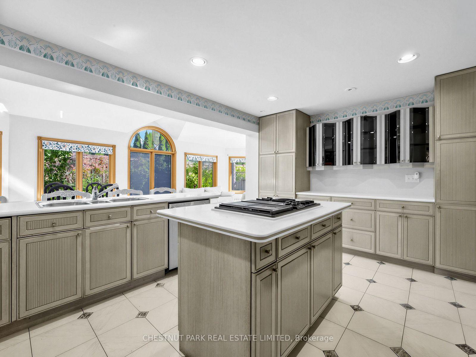 Photo 20 of 59 Chipstead Road, North York, Banbury-Don Mills — HOMEH