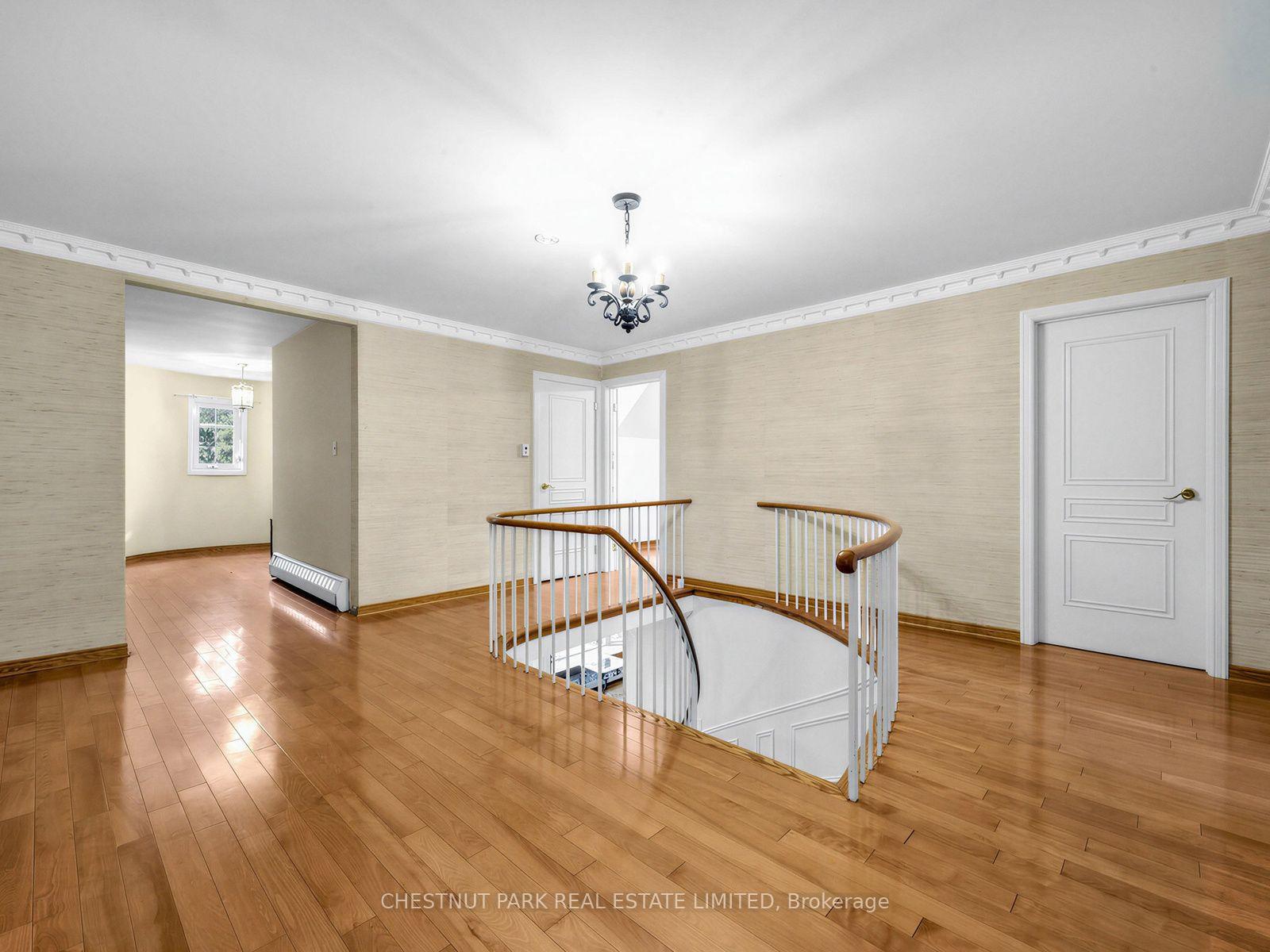 Photo 24 of 59 Chipstead Road, North York, Banbury-Don Mills — HOMEH