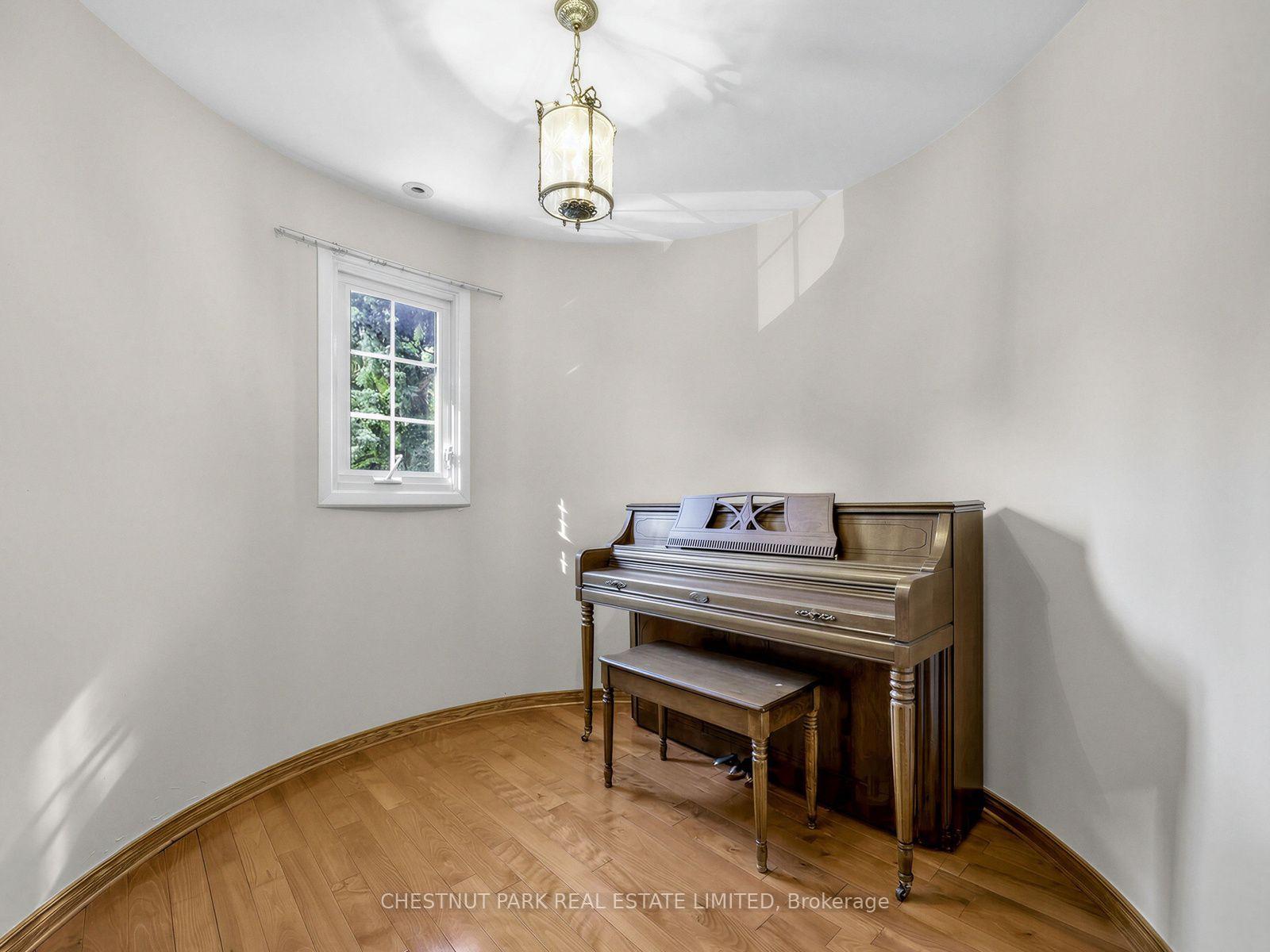 Photo 25 of 59 Chipstead Road, North York, Banbury-Don Mills — HOMEH