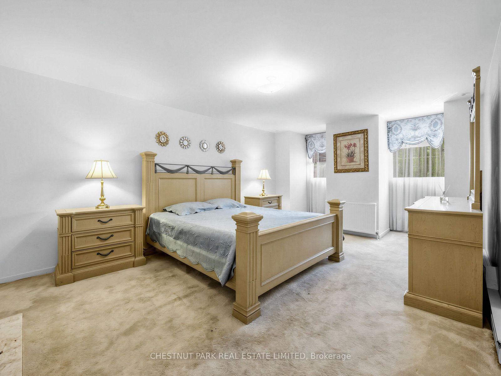 Photo 29 of 59 Chipstead Road, North York, Banbury-Don Mills — HOMEH