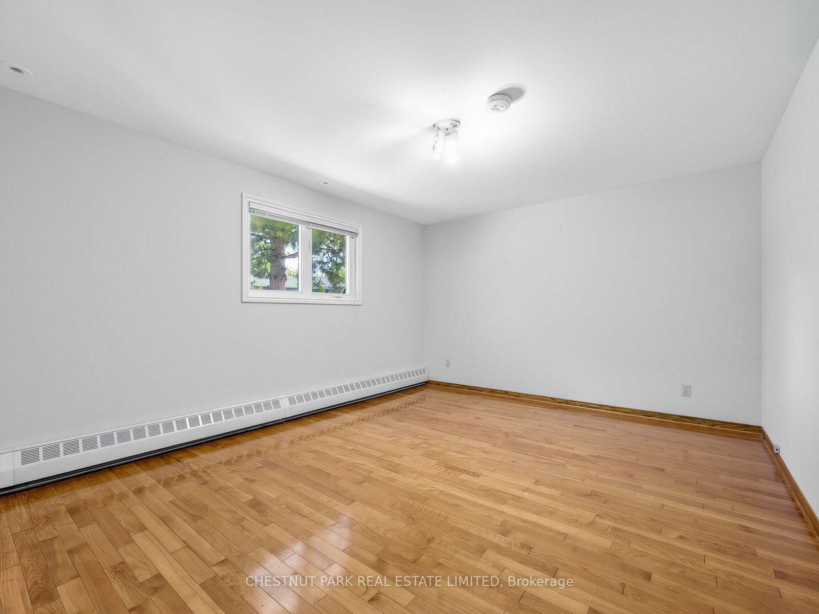 Photo 32 of 59 Chipstead Road, North York, Banbury-Don Mills — HOMEH