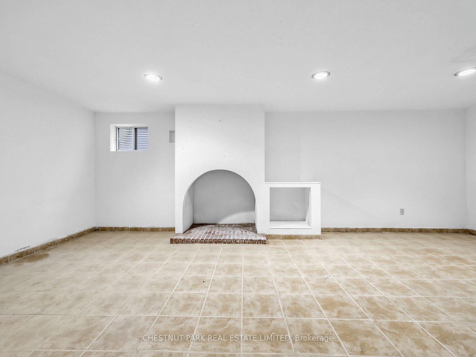 Photo 36 of 59 Chipstead Road, North York, Banbury-Don Mills — HOMEH