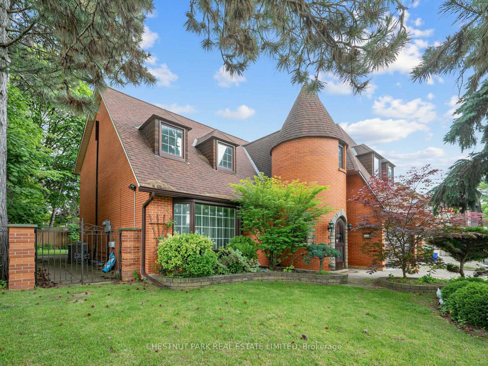 Photo 38 of 59 Chipstead Road, North York, Banbury-Don Mills — HOMEH