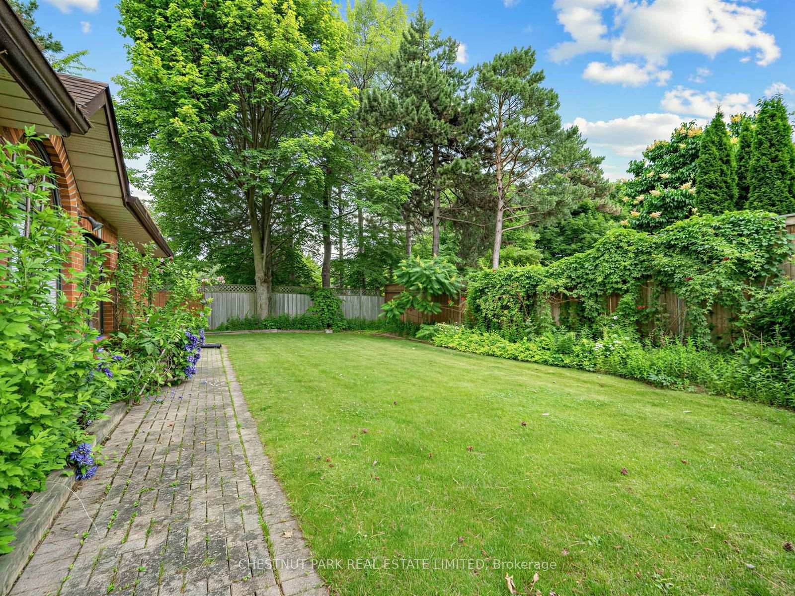 Photo 43 of 59 Chipstead Road, North York, Banbury-Don Mills — HOMEH