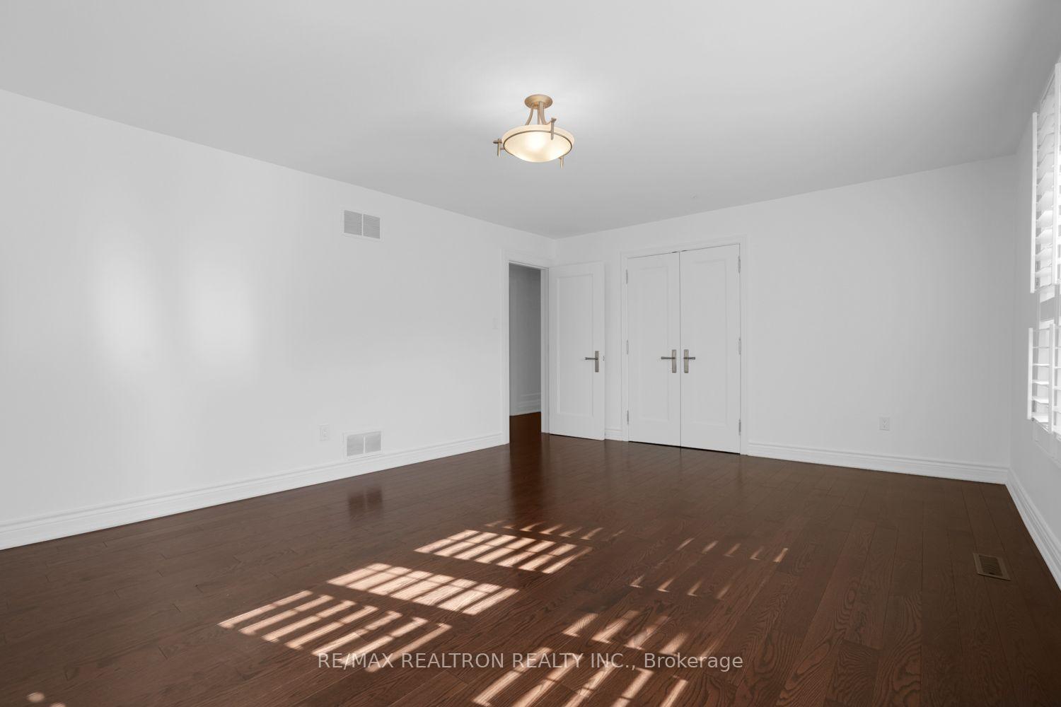 Photo 37 of 16 Sagewood Drive, North York, Banbury-Don Mills — HOMEH